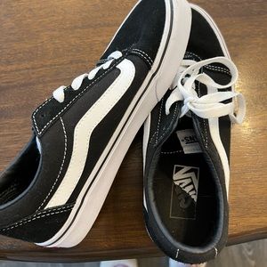 Worn once VANS Old Sokol Black + White Sneakers
